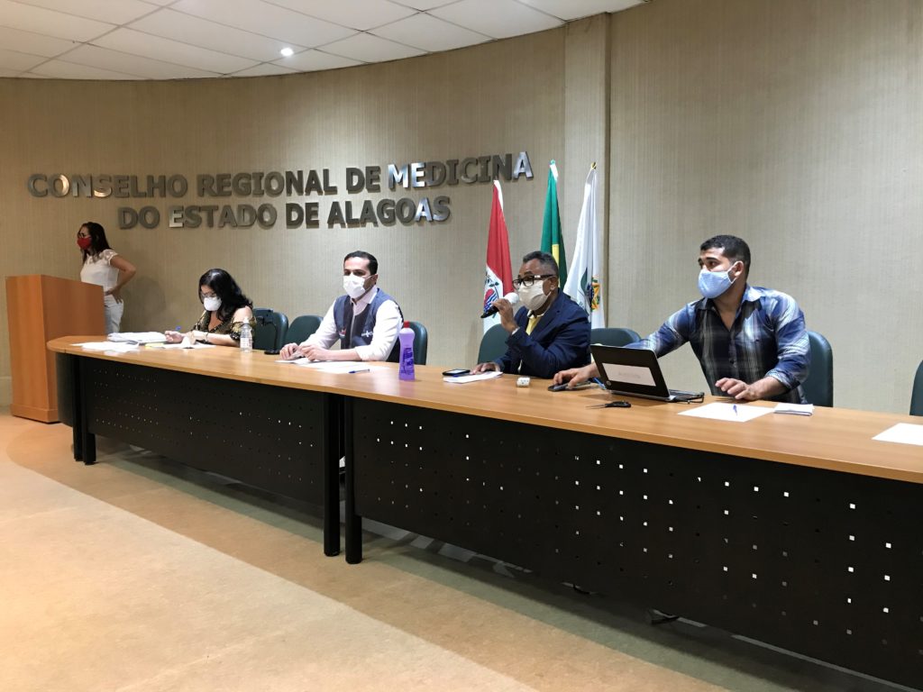 Mesa de abertura da posse dos novos conselheiros